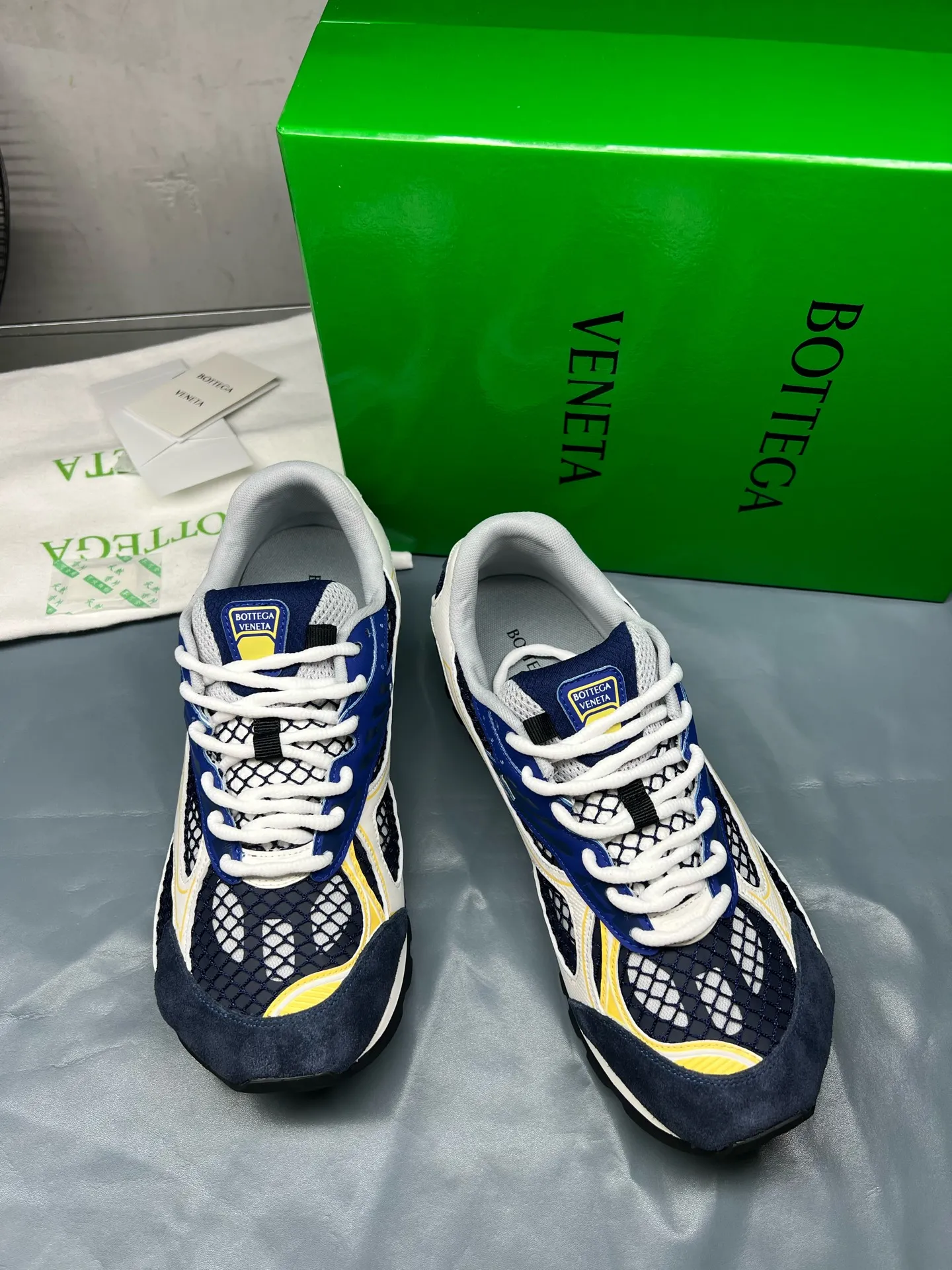 👟👟Ex-factory price 600👟👟 Men's size +10 Real photos 🔥🔥BV Orbit sneakers Wang Yibo's same style couple's dad shoes Runner sneakers, made of lightweight technical mesh fabric. Matched with geometric pattern designed rubber outsole, Wang Zha series high version. Look for the package technology. It is actually a lot taller, but the legs are still slim. Very nice, playable and durable. Matched to the standard💯 Package shoe technology. Look for the high version. The outsole is made of color-blocked TPU outsole. Women's model 35 36 37 38 39 40 41 42 (40 41 42 43 44 45 customized) (Customer logo can be accepted without refund or exchange at a favorable price) Equipped with original packaging